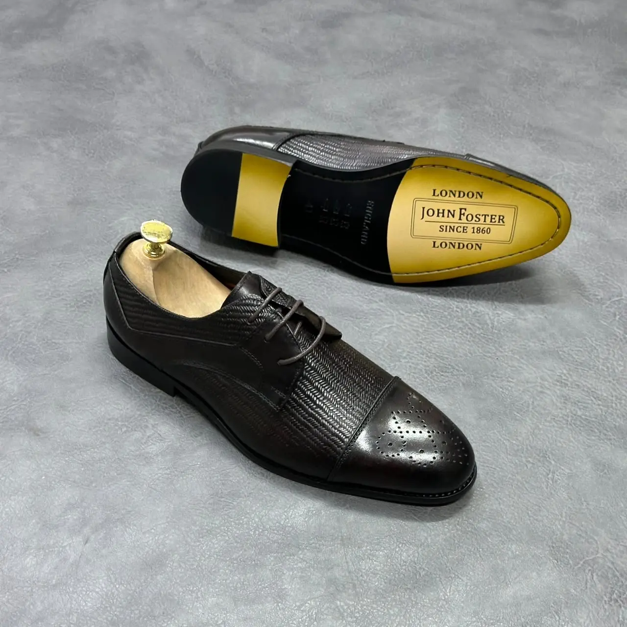 John Foster Textured Medallion Toe Leather Formal Shoes Black