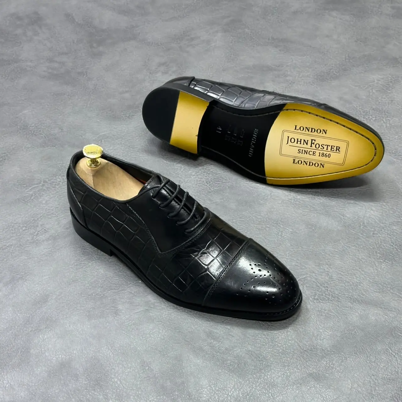 John Foster Croc Embossed Medallion Toe Leather Formal Shoes Black