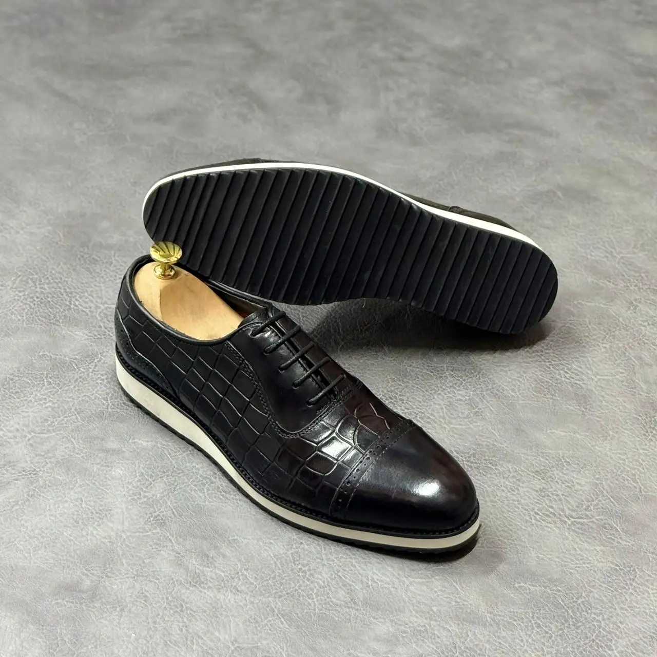 Black crocodile cap-toe Oxford (white sole)